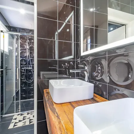 Fraternity-hotel Paris