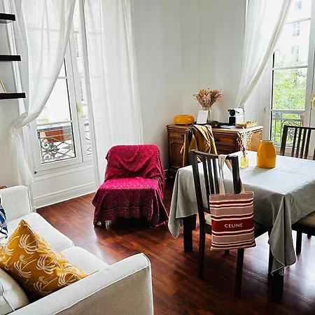 Apartment En Plein Coeur Du Marais Paris