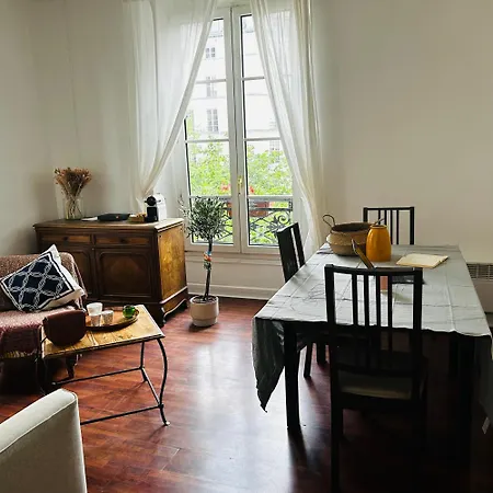 En Plein Coeur Du Marais Apartment
