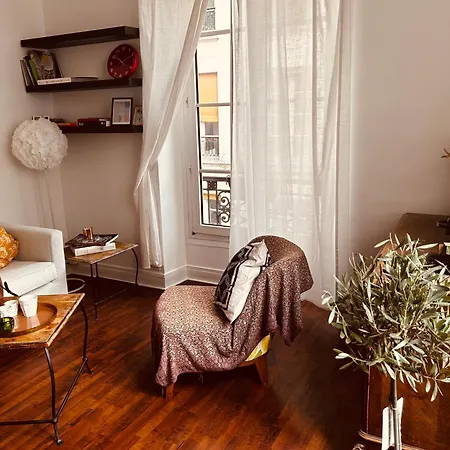 Apartment En Plein Coeur Du Marais *
