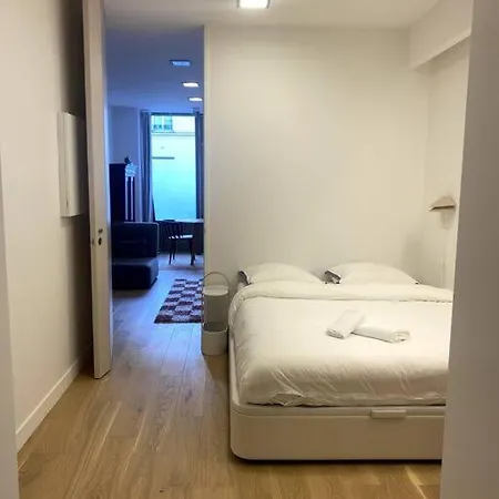 Modern Parisian Flat In Montparnasse Area Parijs