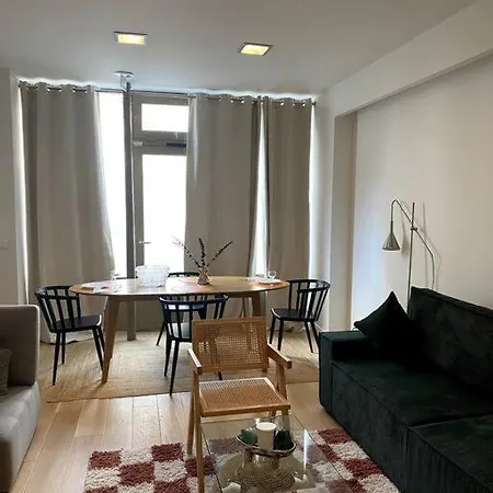 Modern Parisian Flat In Montparnasse Area Appartement Parijs