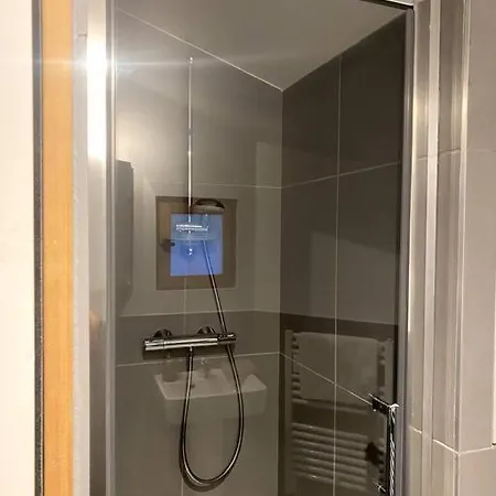 Modern Parisian Flat In Montparnasse Area Parijs