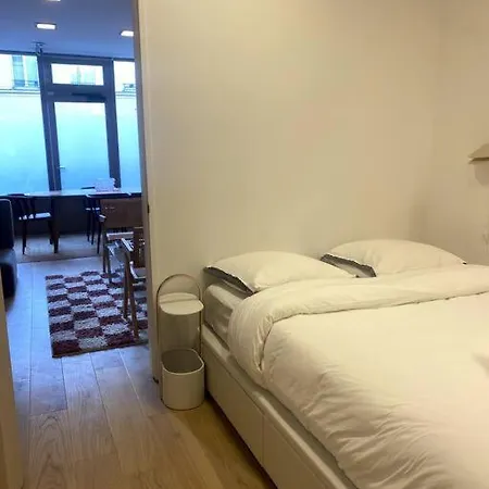 Modern Parisian Flat In Montparnasse Area Appartement Parijs
