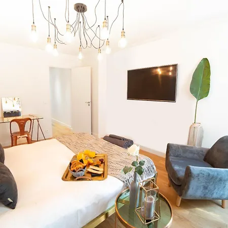 The Charming Rue Cler Париж