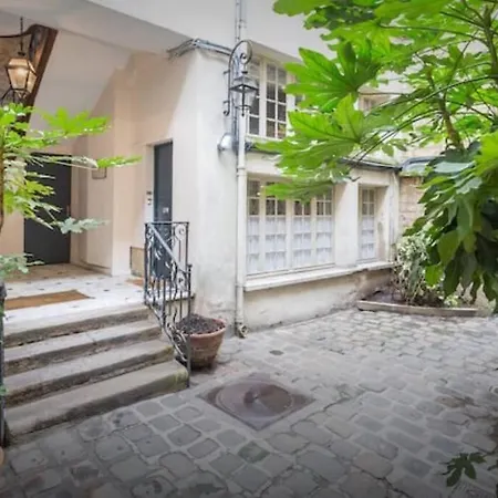 M1 - Magnificent In Le Marais's Heart Apartment