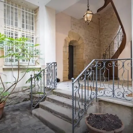 M1 - Magnificent In Le Marais's Heart Apartment