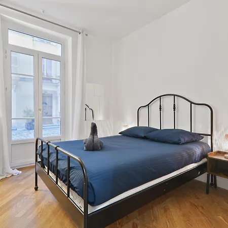 2 Bedroom Quartier Champs Elysees 3 Free Netflix * Paris