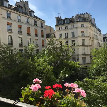 Apartment En Plein Coeur Du Marais Paris