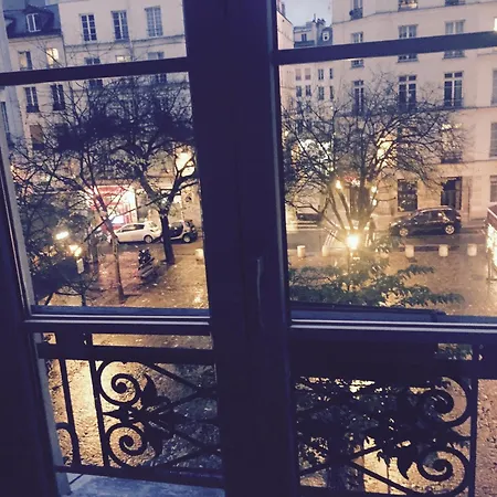 En Plein Coeur Du Marais Apartment