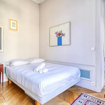 Le Collectionneur - Aux Invalides - 256c Apartment