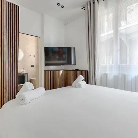 Luxury Trocadero 2br Apartment