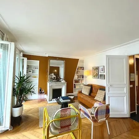 Parishome! Double Balcony, Art & Designer Touches Apartment Paris