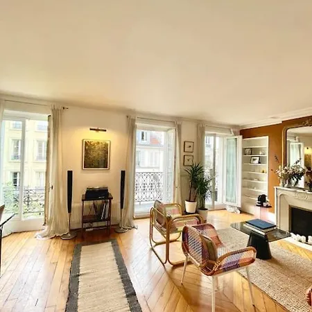 Parishome! Double Balcony, Art & Designer Touches