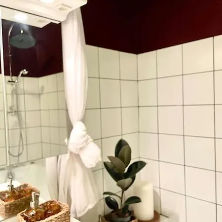 Parishome! Double Balcony, Art & Designer Touches * Paris