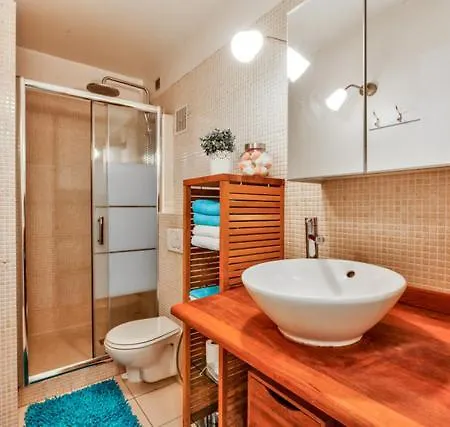 Charming 1br With Terrace Le Marais Center Paris