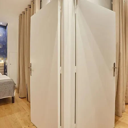 New 2 Bedrooms Center Of By Prestige Apartment Paris