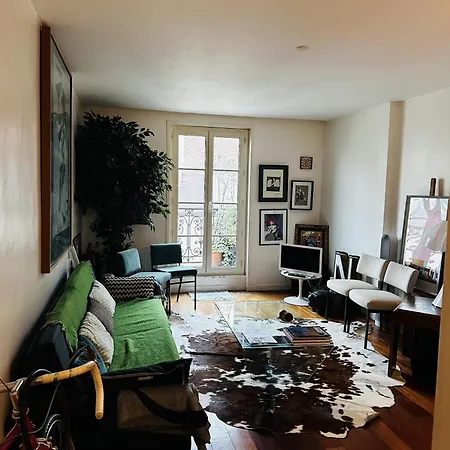 Avec Balcon Apartment Paris
