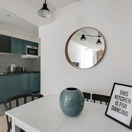 Promenade Bakeries From A Cozy Boho 1 Bedroom * Paris