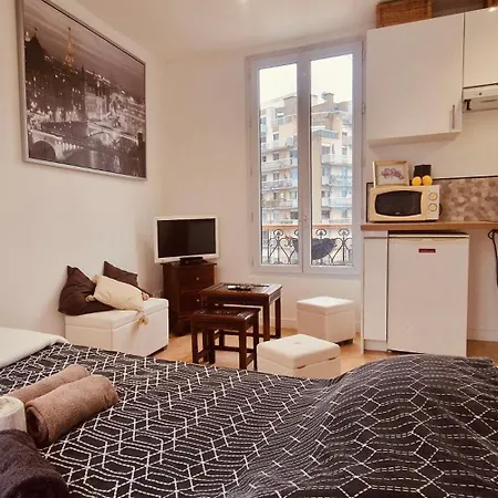 Appartement Des Tulipes In Paris