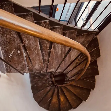 Appartement Des Tulipes In Paris