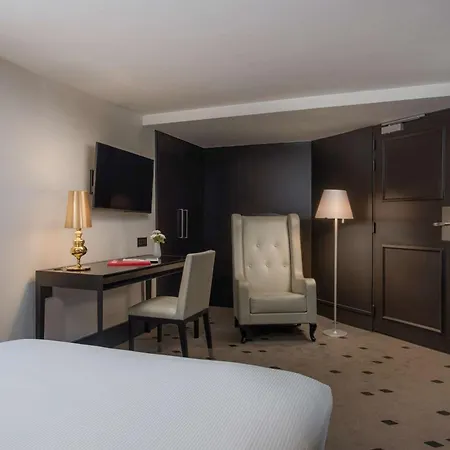 Beauchamps 4* Paris