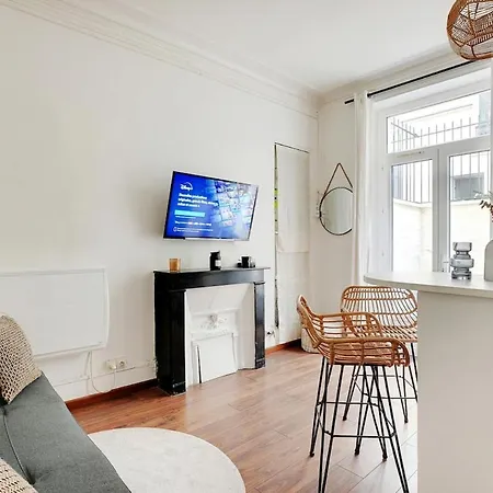 Charming Flat With Terrace In Batignolles - Appartement