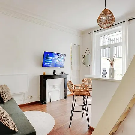 Appartement Charming Flat With Terrace In Batignolles - Parijs