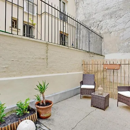 Charming Flat With Terrace In Batignolles - * Parijs