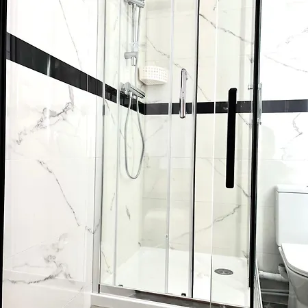 Lucas Salle De Bain Privative Privatunterkunft Paris