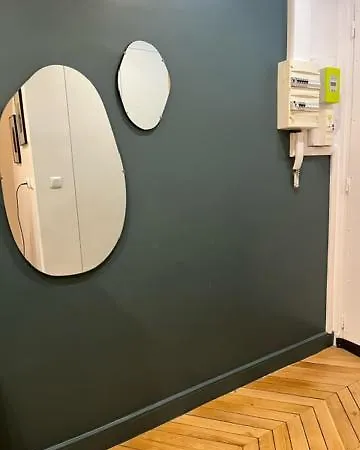 Апартаменты Beautiful 1br Flat Near Canal Saint Martin Париж