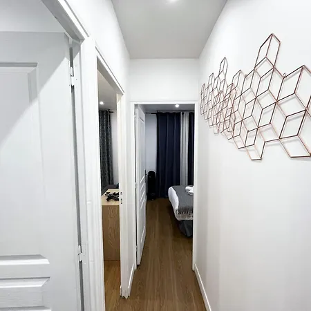 Apartment Urban Flat 17 - Pretty 3 Bdr Flat In Montorgueil Paris