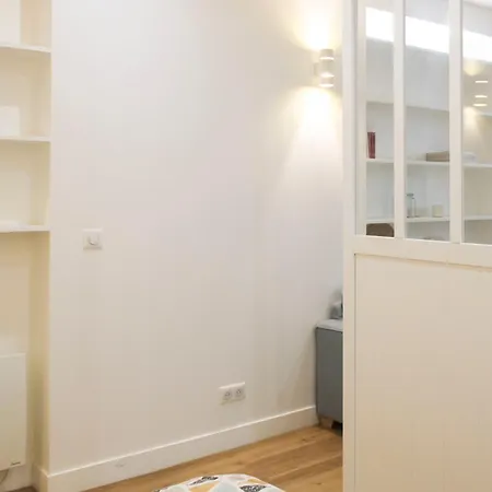 Apartman Charming In The Heart Of The 18th *