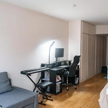 Apartment For 4 Near The Arc De Triomphe *