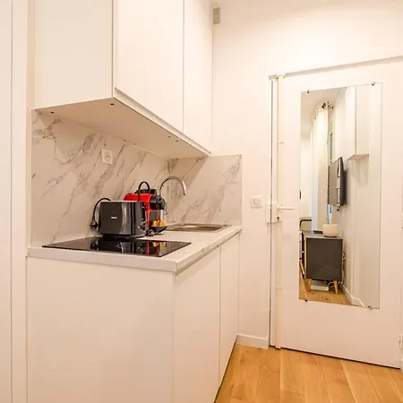 Charming In The Marais Apartment