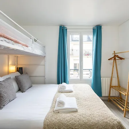 Apartment Deal! Modern In Vibrant Area Only 5 Minutes By Walk To Metro - Location Paris