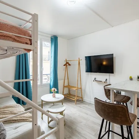 Deal! Modern In Vibrant Area Only 5 Minutes By Walk To Metro - Location Apartment *
