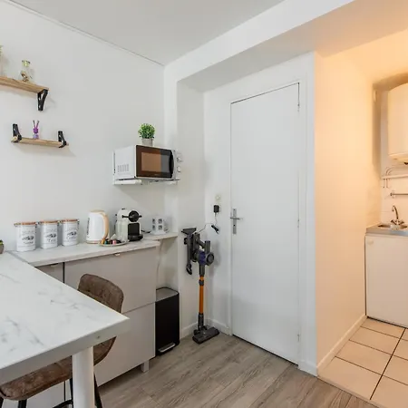 Apartment Deal! Modern In Vibrant Area Only 5 Minutes By Walk To Metro - Location Paris