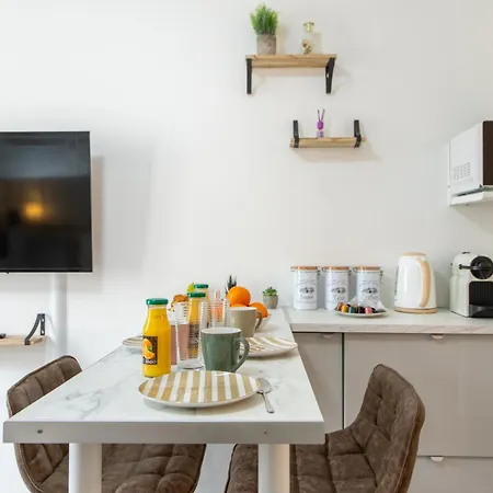 Apartment Deal! Modern In Vibrant Area Only 5 Minutes By Walk To Metro - Location Paris