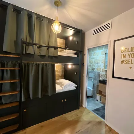 Fraternity-hotel * Paris