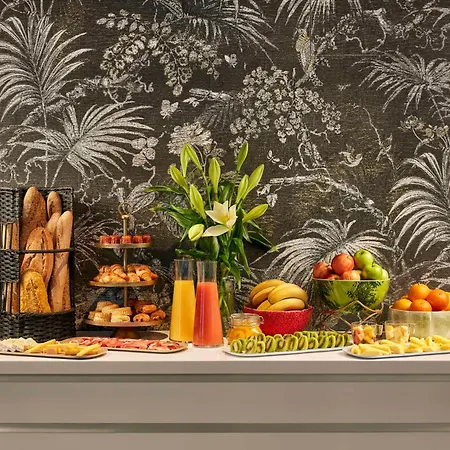 Beauchamps 4* Paris