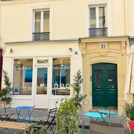 Amelie Poulain In Heart Of Montmartre Paris