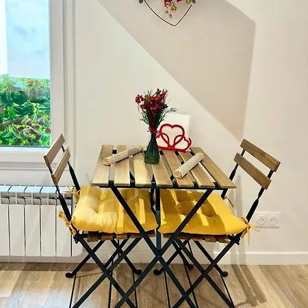 Amelie Poulain In Heart Of Montmartre Apartment Paris