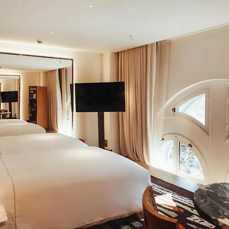 Sax Paris, Lxr & Hotel