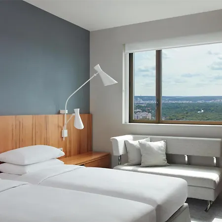 Hyatt Regency Etoile 4*