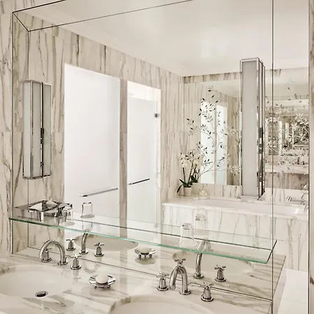 Hotel Plaza Athénée - Dorchester Collection Parigi