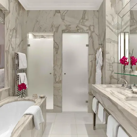 Plaza Athénée - Dorchester Collection Parigi