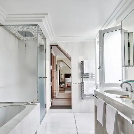 Hotel Plaza Athénée - Dorchester Collection 5*