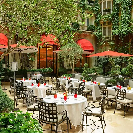 Plaza Athénée - Dorchester Collection