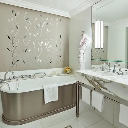 Hotel Plaza Athénée - Dorchester Collection 5*